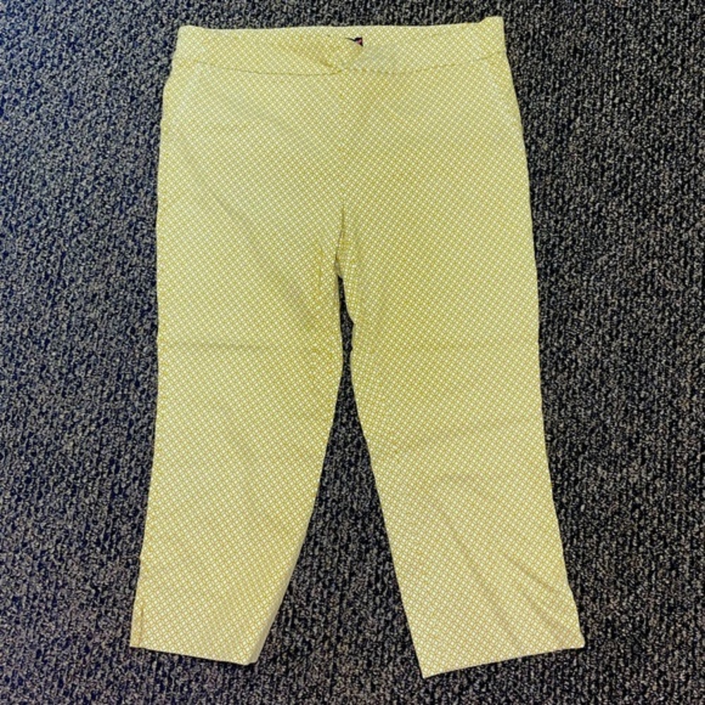 BRAND NEW w/ TAGS Stretch Capri Pants - Size 14